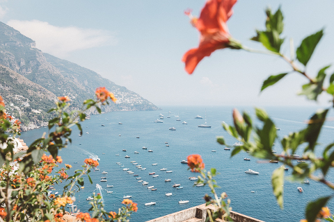 Positano, amalfi coast, engagement, italian photographer, fotografo italiano, fotografo frosinone, fotografo latina, pre wedding, ritratto di coppia, sorrisi, foto naturali, natural poses, salerno, boat photography, barca, love portrait