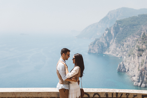 Positano, amalfi coast, engagement, italian photographer, fotografo italiano, fotografo frosinone, fotografo latina, pre wedding, ritratto di coppia, sorrisi, foto naturali, natural poses, salerno, boat photography, barca, love portrait