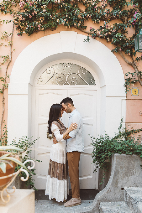 Positano, amalfi coast, engagement, italian photographer, fotografo italiano, fotografo frosinone, fotografo latina, pre wedding, ritratto di coppia, sorrisi, foto naturali, natural poses, salerno, boat photography, barca, love portrait