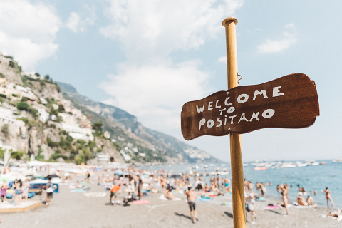 Positano, amalfi coast, engagement, italian photographer, fotografo italiano, fotografo frosinone, fotografo latina, pre wedding, ritratto di coppia, sorrisi, foto naturali, natural poses, salerno, boat photography, barca, love portrait