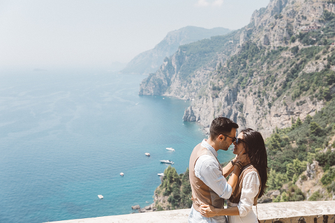 Positano, amalfi coast, engagement, italian photographer, fotografo italiano, fotografo frosinone, fotografo latina, pre wedding, ritratto di coppia, sorrisi, foto naturali, natural poses, salerno, boat photography, barca, love portrait