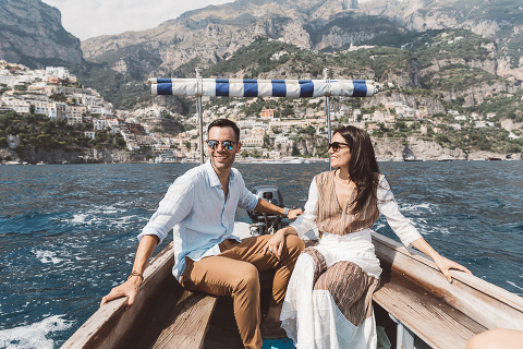 Positano, amalfi coast, engagement, italian photographer, fotografo italiano, fotografo frosinone, fotografo latina, pre wedding, ritratto di coppia, sorrisi, foto naturali, natural poses, salerno, boat photography, barca, love portrait