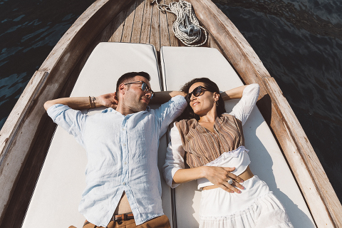 Positano, amalfi coast, engagement, italian photographer, fotografo italiano, fotografo frosinone, fotografo latina, pre wedding, ritratto di coppia, sorrisi, foto naturali, natural poses, salerno, boat photography, barca, love portrait