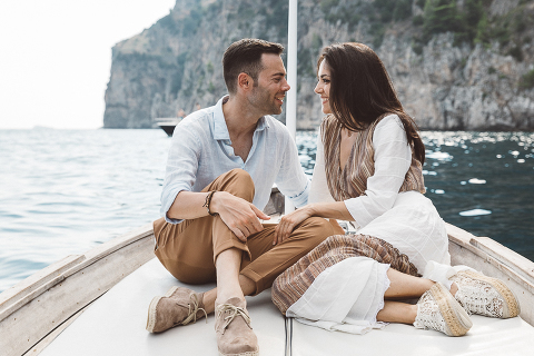 Positano, amalfi coast, engagement, italian photographer, fotografo italiano, fotografo frosinone, fotografo latina, pre wedding, ritratto di coppia, sorrisi, foto naturali, natural poses, salerno, boat photography, barca, love portrait