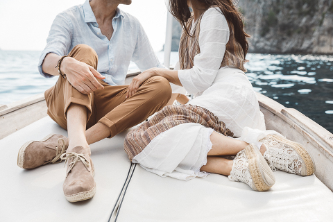 Positano, amalfi coast, engagement, italian photographer, fotografo italiano, fotografo frosinone, fotografo latina, pre wedding, ritratto di coppia, sorrisi, foto naturali, natural poses, salerno, boat photography, barca, love portrait