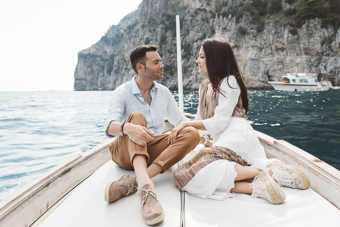 Positano, amalfi coast, engagement, italian photographer, fotografo italiano, fotografo frosinone, fotografo latina, pre wedding, ritratto di coppia, sorrisi, foto naturali, natural poses, salerno, boat photography, barca, love portrait