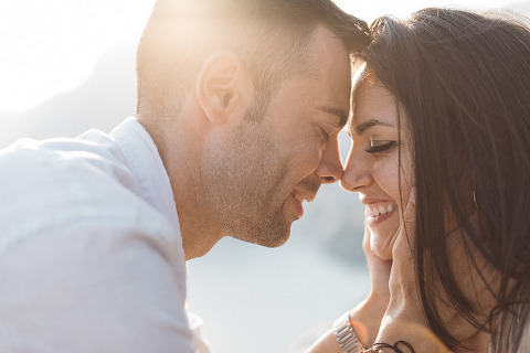 Positano, amalfi coast, engagement, italian photographer, fotografo italiano, fotografo frosinone, fotografo latina, pre wedding, ritratto di coppia, sorrisi, foto naturali, natural poses, salerno, boat photography, barca, love portrait