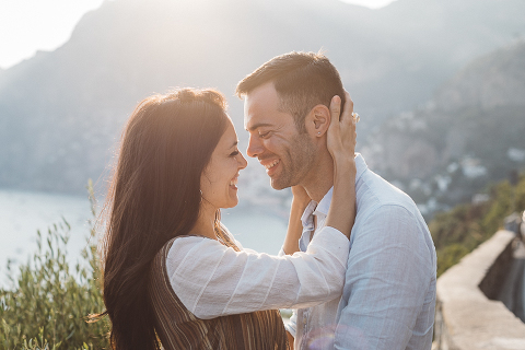 Positano, amalfi coast, engagement, italian photographer, fotografo italiano, fotografo frosinone, fotografo latina, pre wedding, ritratto di coppia, sorrisi, foto naturali, natural poses, salerno, boat photography, barca, love portrait