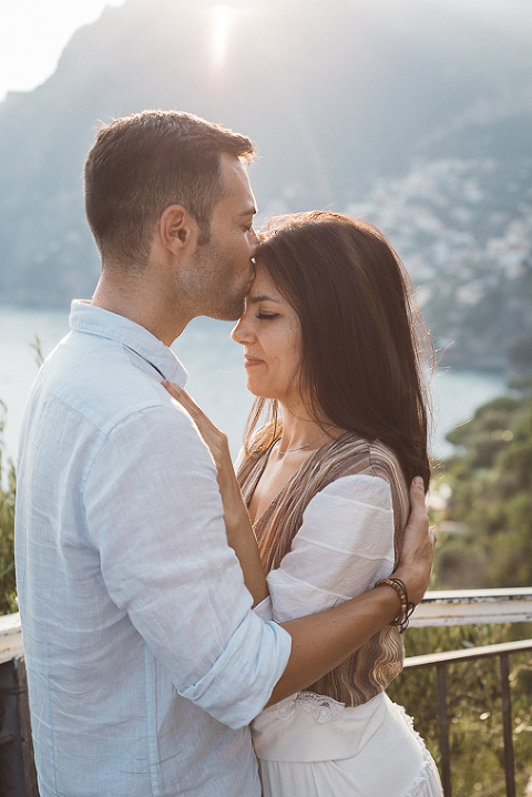 Positano, amalfi coast, engagement, italian photographer, fotografo italiano, fotografo frosinone, fotografo latina, pre wedding, ritratto di coppia, sorrisi, foto naturali, natural poses, salerno, boat photography, barca, love portrait