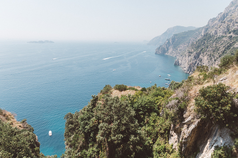 Positano, amalfi coast, engagement, italian photographer, fotografo italiano, fotografo frosinone, fotografo latina, pre wedding, ritratto di coppia, sorrisi, foto naturali, natural poses, salerno, boat photography, barca, love portrait