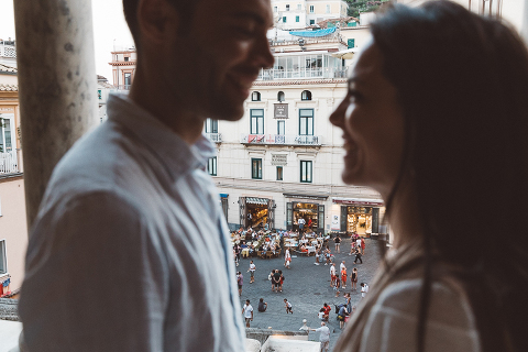 Positano, amalfi coast, engagement, italian photographer, fotografo italiano, fotografo frosinone, fotografo latina, pre wedding, ritratto di coppia, sorrisi, foto naturali, natural poses, salerno, boat photography, barca, love portrait