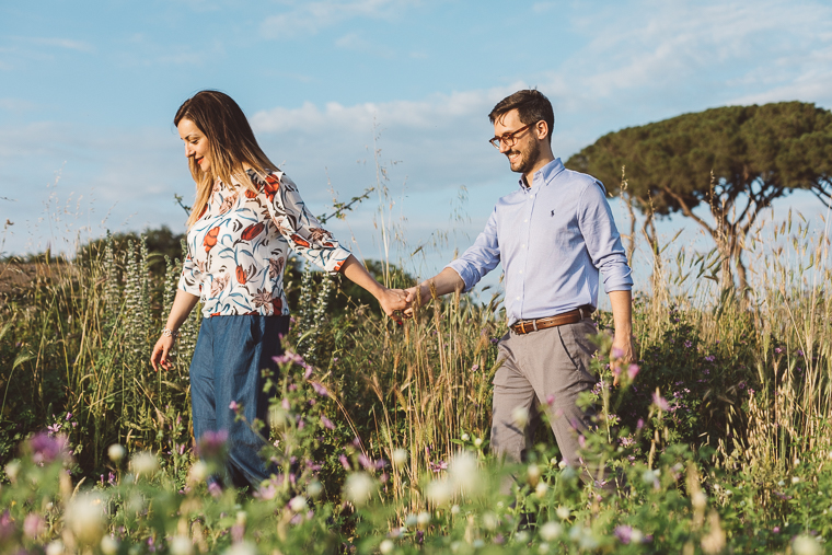 acquedotto romano, engagement, foto naturali, foto spontanea, fotografo matrimonio, Frosinone, Latina, parco, Parco degli acquedotti, prematrimoniale, prewedding, Roma, sole, sorrisi