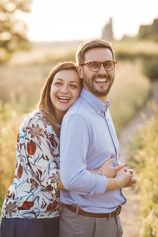 acquedotto romano, engagement, foto naturali, foto spontanea, fotografo matrimonio, Frosinone, Latina, parco, Parco degli acquedotti, prematrimoniale, prewedding, Roma, sole, sorrisi