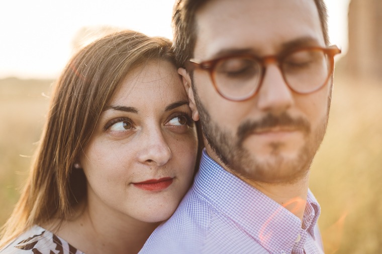 acquedotto romano, engagement, foto naturali, foto spontanea, fotografo matrimonio, Frosinone, Latina, parco, Parco degli acquedotti, prematrimoniale, prewedding, Roma, sole, sorrisi