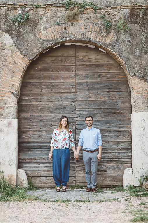 acquedotto romano, engagement, foto naturali, foto spontanea, fotografo matrimonio, Frosinone, Latina, parco, Parco degli acquedotti, prematrimoniale, prewedding, Roma, sole, sorrisi