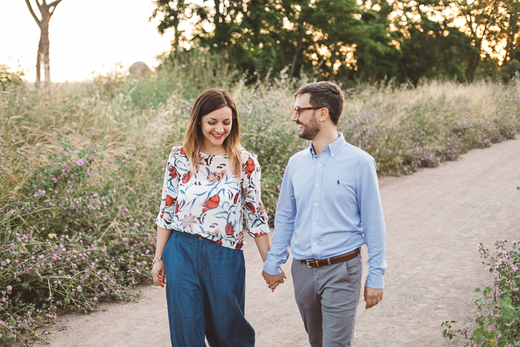 acquedotto romano, engagement, foto naturali, foto spontanea, fotografo matrimonio, Frosinone, Latina, parco, Parco degli acquedotti, prematrimoniale, prewedding, Roma, sole, sorrisi