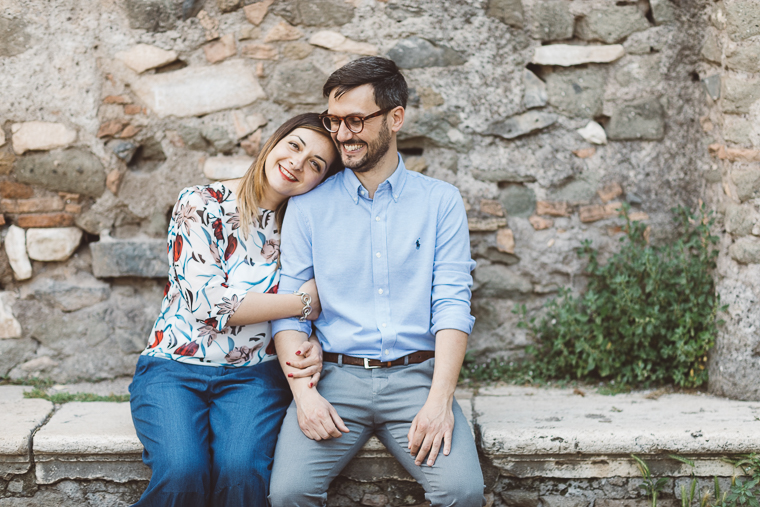 acquedotto romano, engagement, foto naturali, foto spontanea, fotografo matrimonio, Frosinone, Latina, parco, Parco degli acquedotti, prematrimoniale, prewedding, Roma, sole, sorrisi