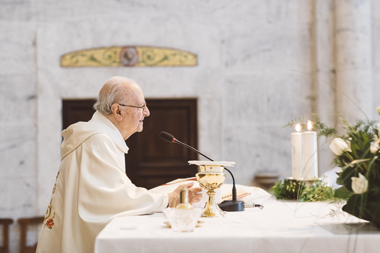 matrimonio, fotografo di matrimonio, wedding, abito da sposa, Frosinone, foto naturali, foto spontanea, Sora, chiesa, Santa Restituta, rito religioso