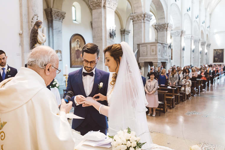 matrimonio, fotografo di matrimonio, wedding, abito da sposa, Frosinone, foto naturali, foto spontanea, Sora, chiesa, Santa Restituta, rito religioso, scambio fedi