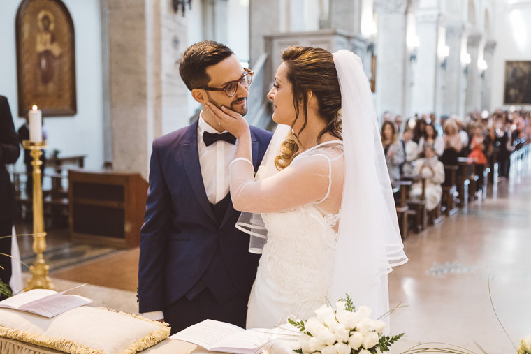 matrimonio, fotografo di matrimonio, wedding, abito da sposa, Frosinone, foto naturali, foto spontanea, Sora, chiesa, Santa Restituta, rito religioso, scambio fedi