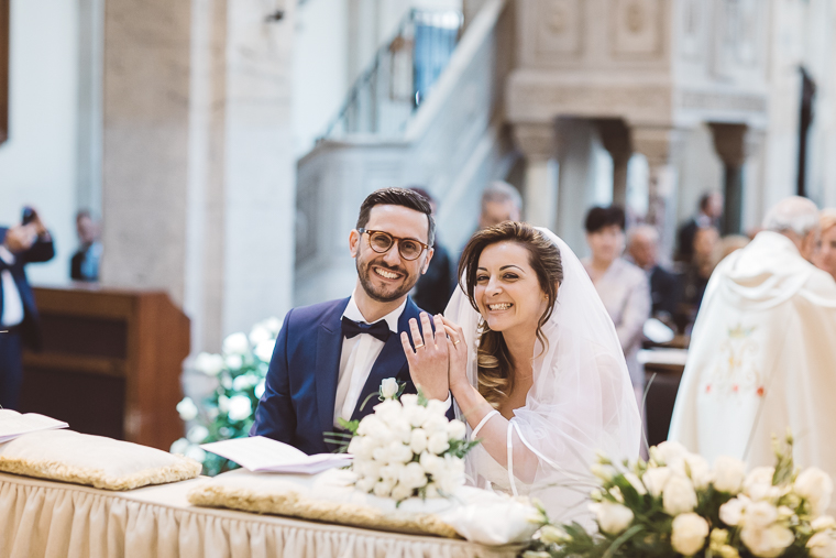 matrimonio, fotografo di matrimonio, wedding, abito da sposa, Frosinone, foto naturali, foto spontanea, Sora, chiesa, Santa Restituta, rito religioso, scambio fedi, emozioni