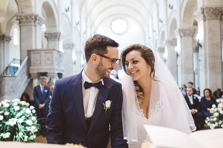 matrimonio, fotografo di matrimonio, wedding, abito da sposa, Frosinone, foto naturali, foto spontanea, Sora, chiesa, Santa Restituta, rito religioso, scambio fedi, emozioni