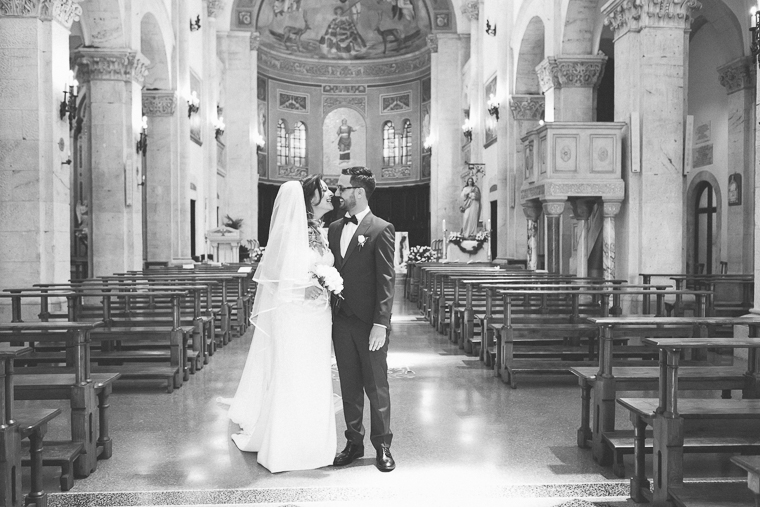 matrimonio, fotografo di matrimonio, wedding, abito da sposa, Frosinone, foto naturali, foto spontanea, Sora, chiesa, Santa Restituta, rito religioso, emozioni, uscita sposi