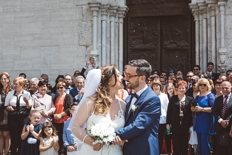 matrimonio, fotografo di matrimonio, wedding, abito da sposa, Frosinone, foto naturali, foto spontanea, Sora, chiesa, Santa Restituta, rito religioso, emozioni, uscita sposi, lancio del riso