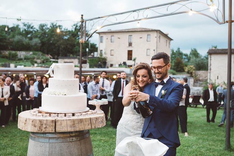 matrimonio, fotografo di matrimonio, wedding, abito da sposa, Frosinone, foto naturali, foto spontanea, emozioni, ritratto sposi, Arpino, ricevimento, Tenuta il laureto, torta nuziale, taglio della torta