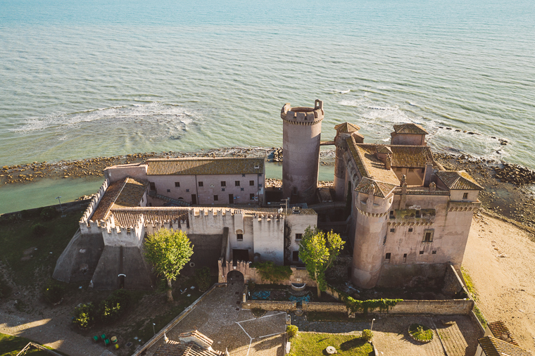 engagement, prewedding, prematrimoniale, futuri sposi, matrimonio, Santa Severa, castello, tramonto, foto naturali, foto spontanee, spontanea, fotografo matrimonio, anfm, frosinone, roma, latina, drone, foto aerea