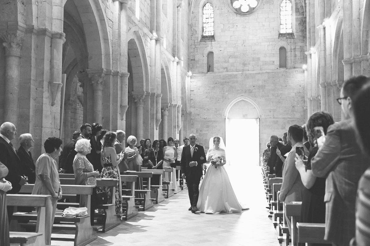 Entra in chiesa sposa, navata Abbazia di Casamari