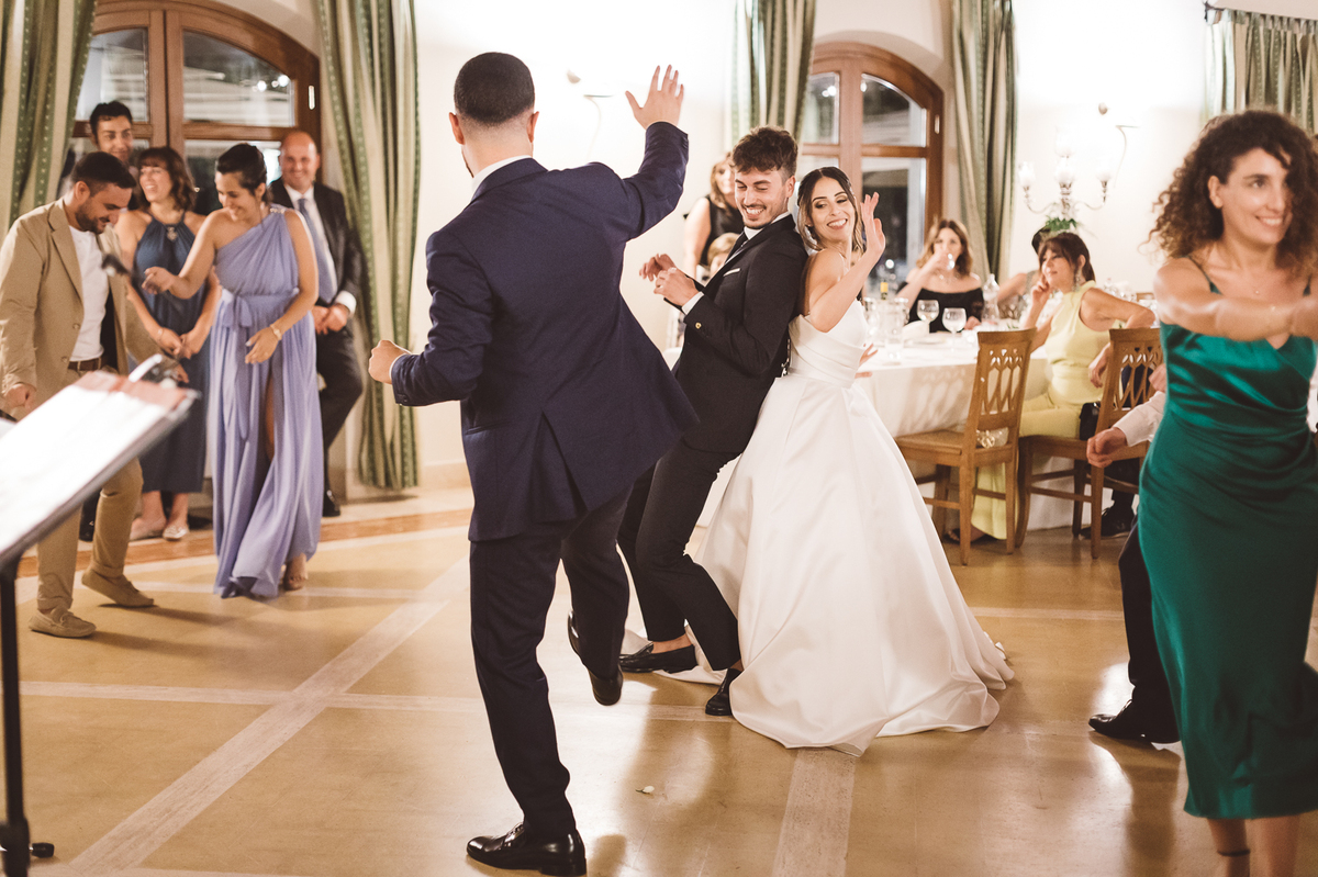 balli durante il matrimonio in sala a Borgo dei Lecci Sora